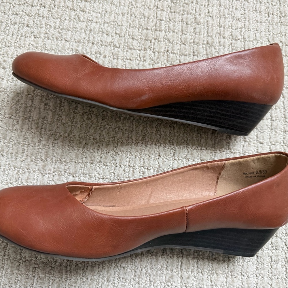 CL by Chinese Laundry Cognac Brown Marcie Wedge Pump Shoes size 8.5